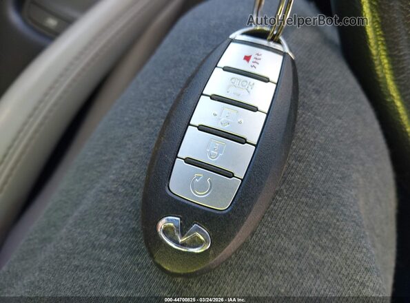 JN1EV7EL8HM554347 2017 INFINITI Q60 Pewter Widok deski rozdzielczej