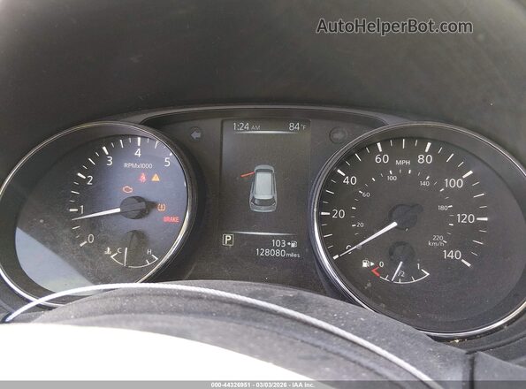 JN8AT2MTXHW392008 2017 NISSAN ROGUE Red Widok tylnych siedzeń