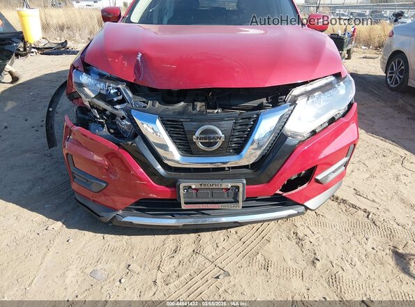 JN8AT2MTXHW407381 2017 NISSAN ROGUE Красный Вид спереди
