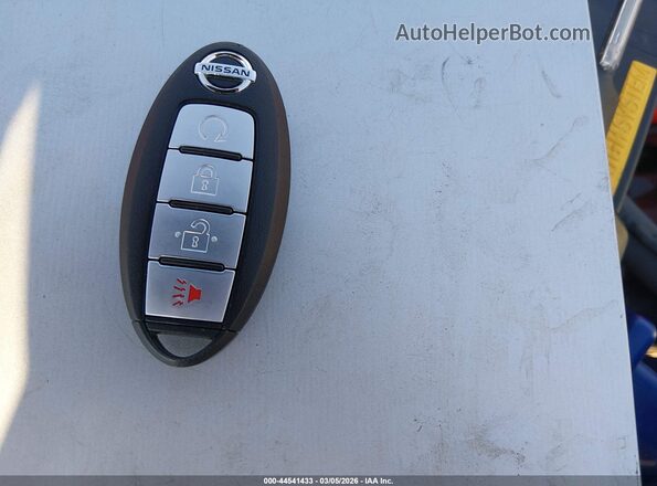 JN8AT2MTXHW407381 2017 NISSAN ROGUE Красный Вид панели приборов