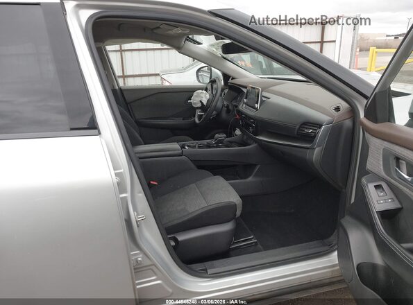 JN8AT3BBXMW223665 2021 NISSAN ROGUE Silver Front interior view