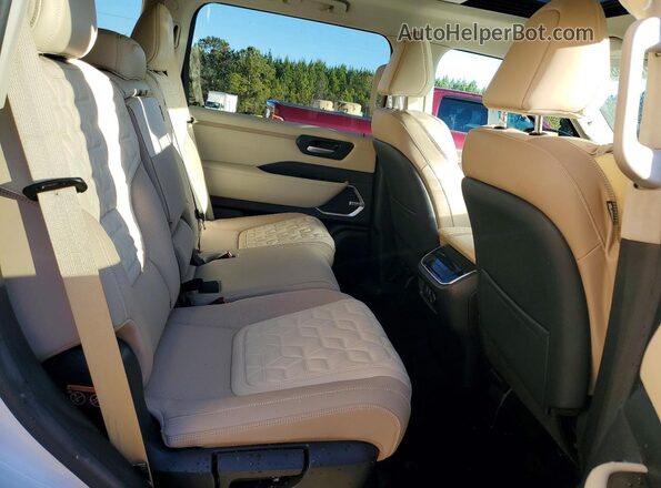 JN8AY3ED8S9301256 2025 NISSAN ARMADA White Widok wnętrza z tyłu