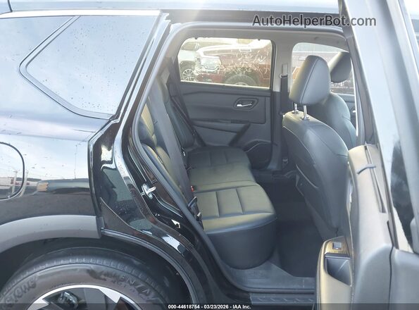 JN8BT3BA5SW345360 2025 NISSAN ROGUE Black Widok naklejki z numerem VIN
