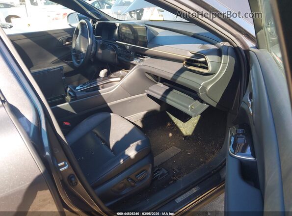 JTDAAAAF6R3028391 2024 TOYOTA LIMITED Gray Вид салону спереду
