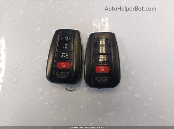JTDKARFP0J3076977 2018 TOYOTA PRIUS PRIME Красный Вид панели приборов