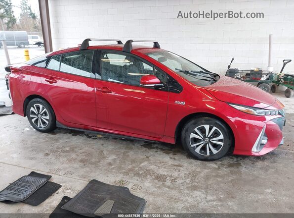 JTDKARFP0J3076977 2018 TOYOTA PRIUS PRIME Красный Вид задней части салона
