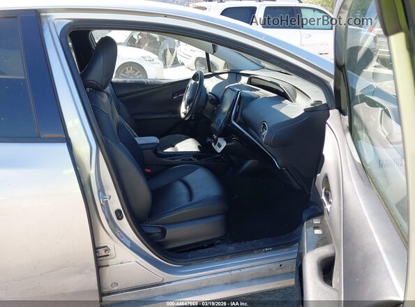JTDKARFP2J3077595 2018 TOYOTA PRIUS PRIME Silver წინა სალონის ხედი