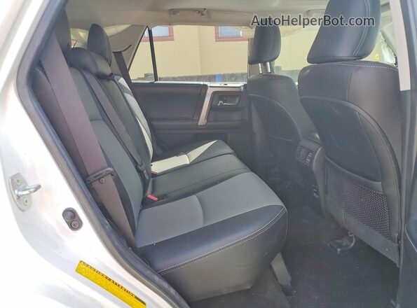 JTEBU5JR3J5512357 2018 TOYOTA 4RUNNER White Vista de los asientos traseros