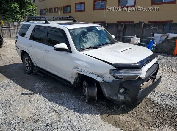 JTEBU5JR3J5512357 2018 TOYOTA 4RUNNER White Delantero derecho