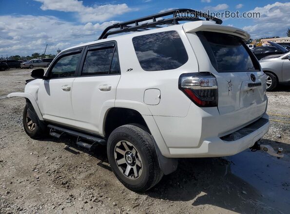 JTEBU5JR3J5512357 2018 TOYOTA 4RUNNER White Trasero izquierdo