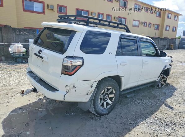 JTEBU5JR3J5512357 2018 TOYOTA 4RUNNER White Trasero derecho