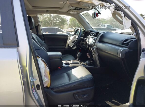 JTEBU5JR7G5366182 2016 TOYOTA 4RUNNER Silver Вид салону спереду