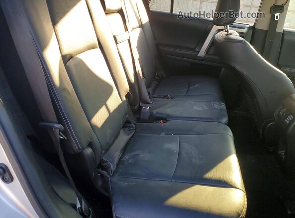 JTEDU5JR3N5277716 2022 TOYOTA 4RUNNER Silver Սալոնի հետևի տեսք