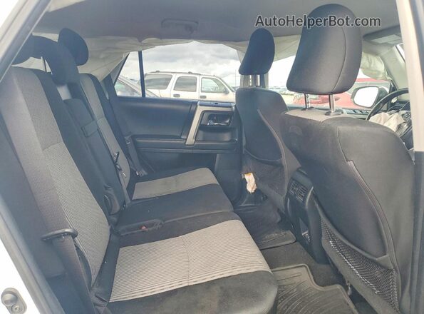 JTEEU5JR0M5236432 2021 TOYOTA 4RUNNER White უკანა სალონის ხედი