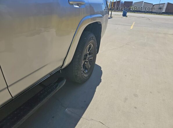 JTEEU5JR1M5232633 2021 TOYOTA 4RUNNER Silver Vista interior trasera