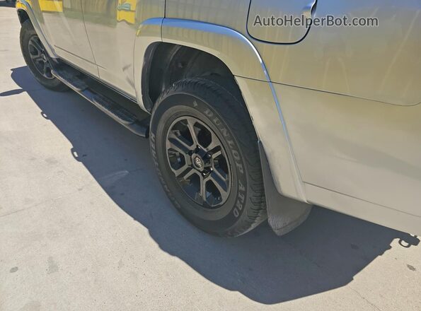 JTEEU5JR1M5232633 2021 TOYOTA 4RUNNER Silver Vista del compartimento del motor