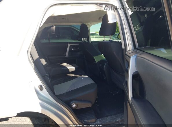 JTEEU5JR3P5285452 2023 TOYOTA 4RUNNER Silver Vista de la etiqueta del VIN
