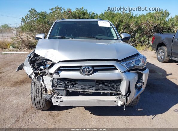 JTEEU5JR3P5285452 2023 TOYOTA 4RUNNER Silver Vista interior trasera