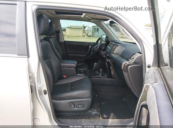 JTEHU5JR4M5951663 2021 TOYOTA 4RUNNER Silver Front interior view