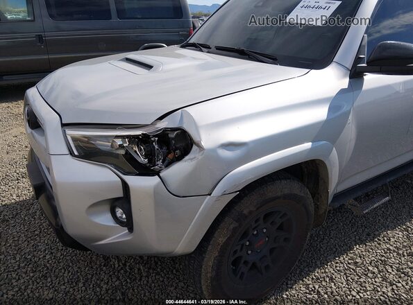 JTEHU5JR4M5951663 2021 TOYOTA 4RUNNER Silver Front view