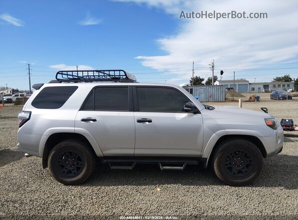 JTEHU5JR4M5951663 2021 TOYOTA 4RUNNER Silver Rear interior view