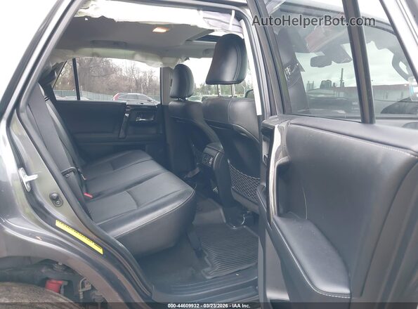 JTEJU5JR3M5867500 2021 TOYOTA 4RUNNER Gray VIN կոդի պիտակի տեսք