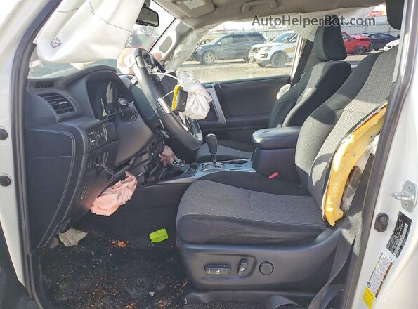 JTEMU5JR3M5960689 2021 TOYOTA 4RUNNER White Вид салону спереду