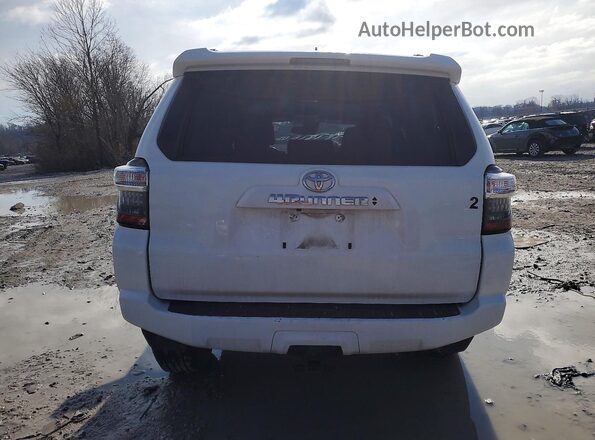 JTEMU5JR3M5960689 2021 TOYOTA 4RUNNER White Вид ззаду