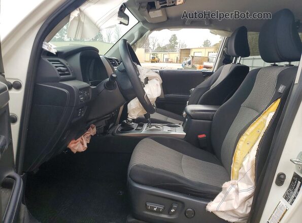 JTEMU5JR7N6066920 2022 TOYOTA 4RUNNER White Вид салону спереду