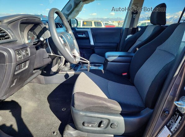 JTEMU5JRXM5922022 2021 TOYOTA 4RUNNER Charcoal Вид салону спереду
