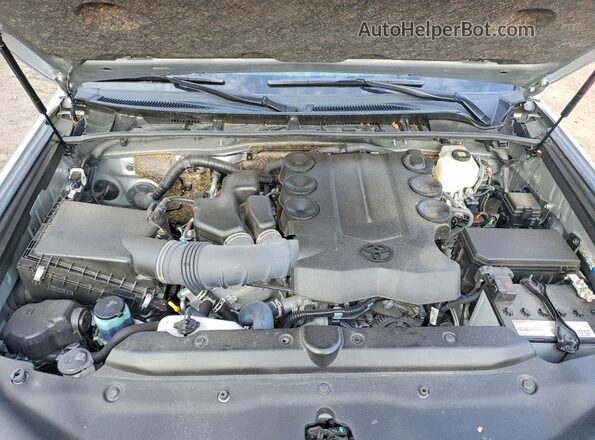 JTENU5JR3R6231923 2024 TOYOTA 4RUNNER Silver Widok komory silnika