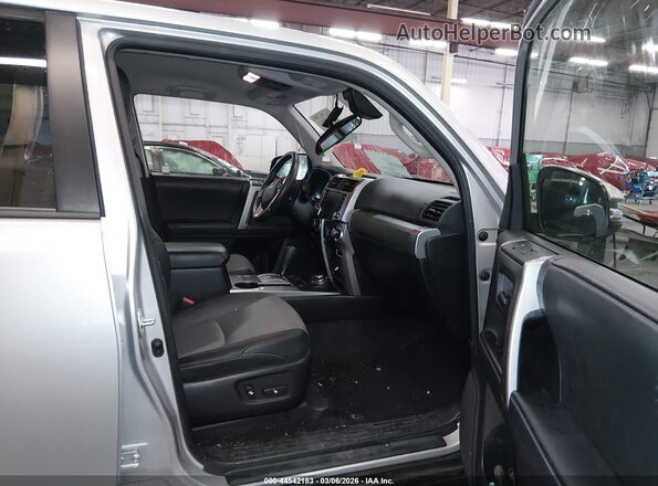 JTENU5JRXM5930111 2021 TOYOTA 4RUNNER Silver Вид салону спереду