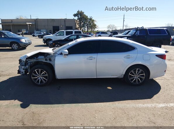 JTHBW1GGXH2141026 2017 LEXUS ES 300H Белый 