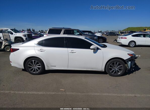 JTHBW1GGXH2141026 2017 LEXUS ES 300H Белый Панорамный вид салона 360°