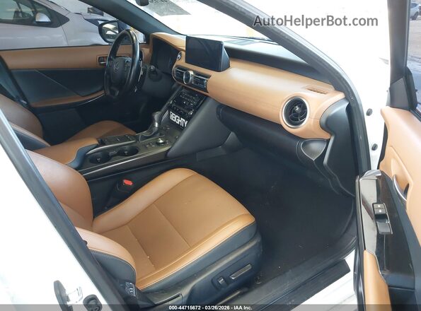 JTHC81F21M5046609 2021 LEXUS IS 300 Белый Вид салона спереди