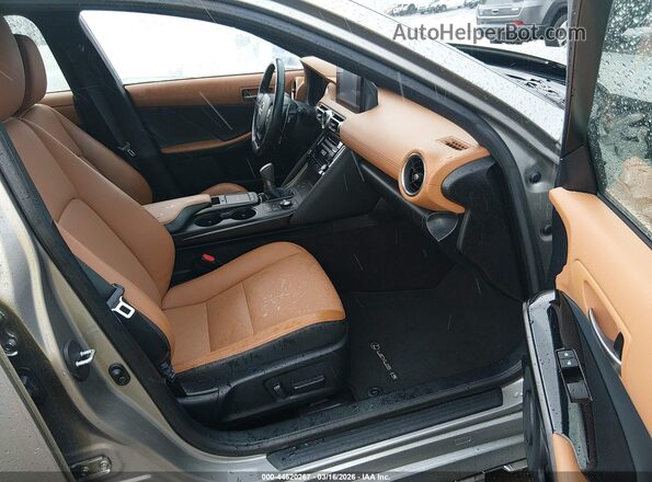 JTHC81F22M5045565 2021 LEXUS IS 300 Серебряный Вид салона спереди