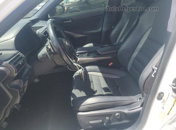 JTHGA1D25L5104552 2020 LEXUS IS Белый Вид салона спереди