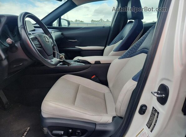 JTHP3JBH6L2023952 2020 LEXUS UX Белый Вид салона спереди