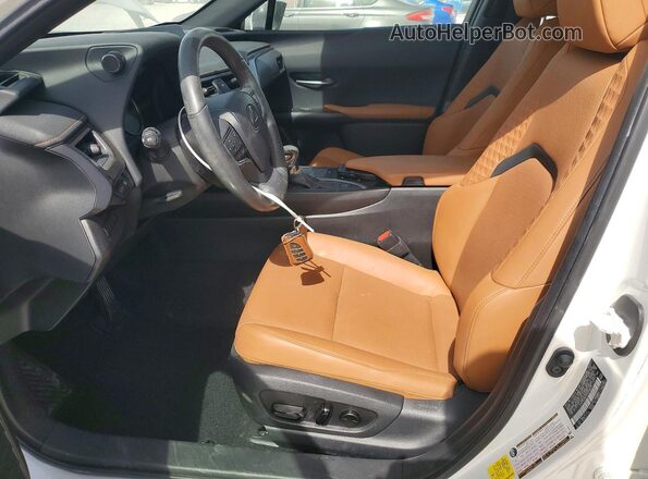 JTHP3JBH7M2040678 2021 LEXUS UX White Front interior view
