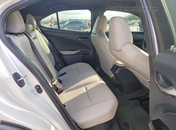 JTHP9JBH0M2042660 2021 LEXUS UX Белый Вид задней части салона