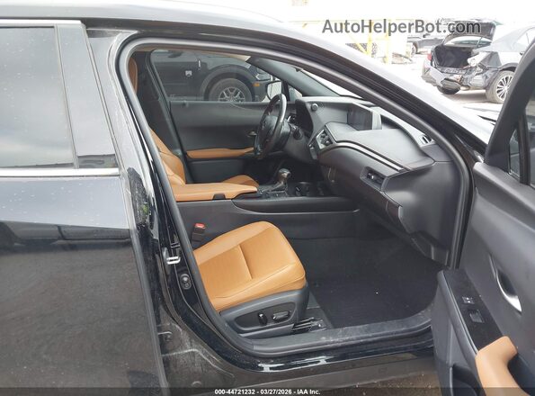 JTHX3JBH3N2056135 2022 LEXUS UX 200 Black Widok wnętrza z przodu