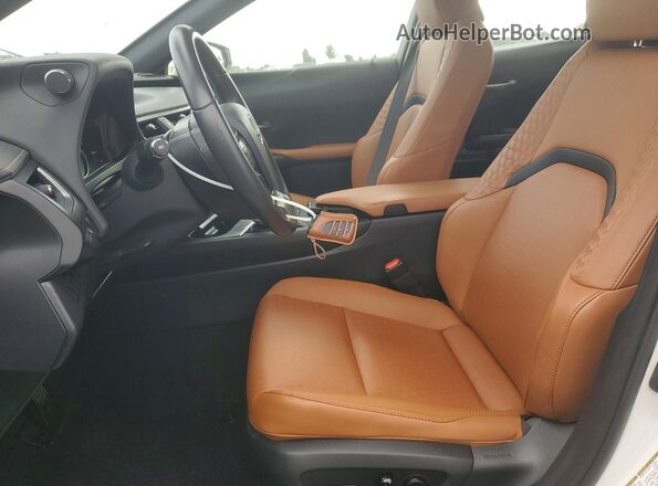 JTHX3JBH8M2040396 2021 LEXUS UX White Front interior view