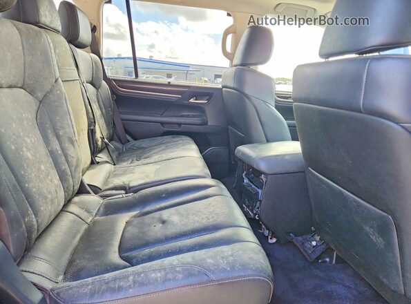 JTJHY7AX5J4265259 2018 LEXUS LX White Widok wnętrza z tyłu
