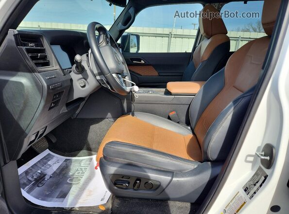 JTJVBCDX4R5018779 2024 LEXUS GX Белый Вид салона спереди