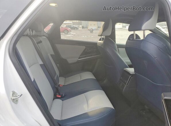 JTMABABA1PA022331 2023 SUBARU SOLTERRA White Vista interior trasera