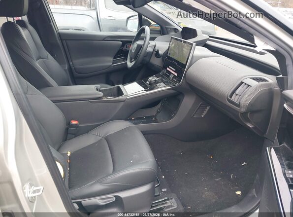 JTMABACA9PA018204 2023 TOYOTA LIMITED Silver Vista interior delantera