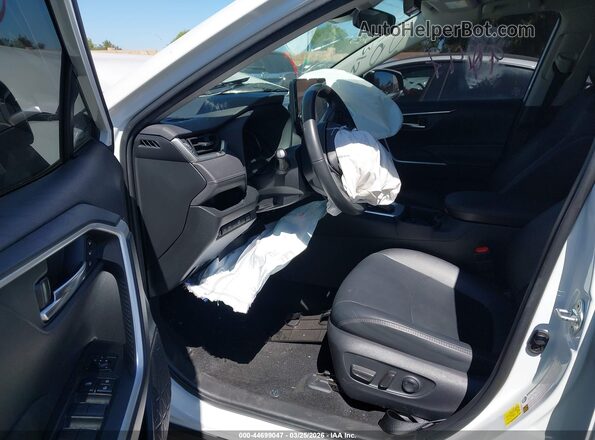 JTMB6RFV2RJ041204 2024 TOYOTA LE White Widok wnętrza z przodu