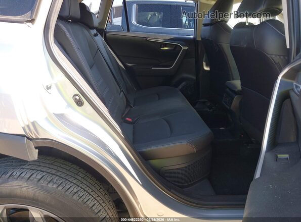 JTMB6RFV3RJ044855 2024 TOYOTA LE Silver 