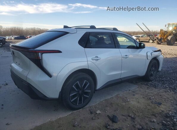 JTMBDAFB8TA000998 2026 TOYOTA LE White Tył prawy