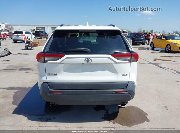 JTMC1RFV6KD022906 2019 TOYOTA LE White 